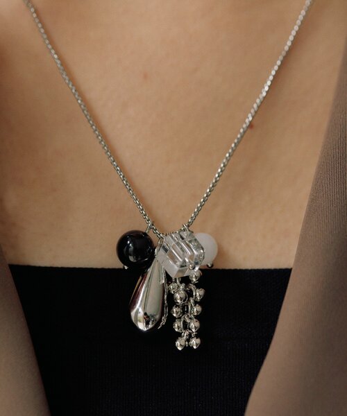 ear PAPILLONNER(イアパピヨネ)の「グリグリロングネックレス(ネックレス・レディース・シルバー/ゴールド・FREE)」の4枚目の写真