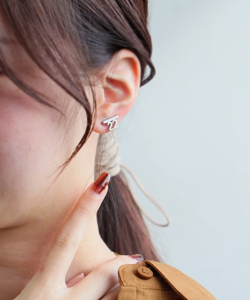 antiqua(アンティカ)の「数字モチーフ スタッドピアス(ピアス(両耳用)・レディース・その他5/その他4/その他3/その他2/その他1/その他22/その他11/その他9/その他8/その他7/その他6/その他33・55)」の11枚目の写真