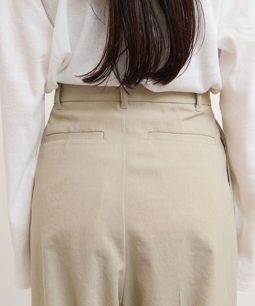 fig Ｌondon（フィグロンドン）の「3tuck pants（スラックス・レディース・ベージュ/ブラック・1/0）」の15枚目の写真