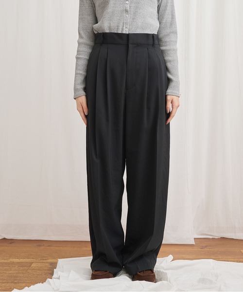 fig Ｌondon（フィグロンドン）の「3tuck pants（スラックス・レディース・ベージュ/ブラック・1/0）」の5枚目の写真