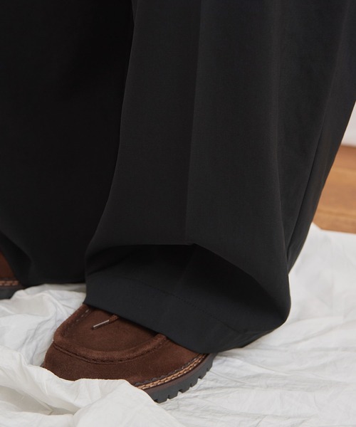 fig Ｌondon（フィグロンドン）の「3tuck pants（スラックス・レディース・ベージュ/ブラック・1/0）」の11枚目の写真