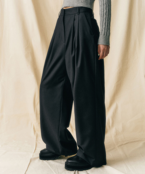 Vivacious(ビバシャス)の「RIV Two-Tuck Slacks - 3COL(スラックス・レディース・チャコール/グレー/ブラック・SMALL/MEDIUM/LARGE)」の4枚目の写真