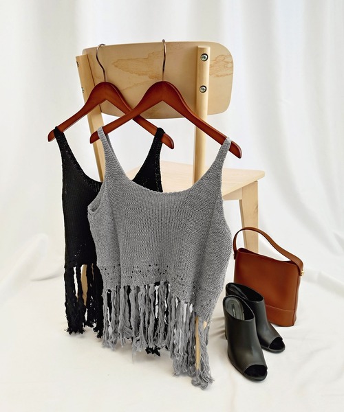 OSYAREVO（オシャレボ）の「フリンジ キャミソール ニット トップス ベスト レディース（ベスト・レディース・グレー/ブラック/ホワイト・ONESIZE）」の3枚目の写真