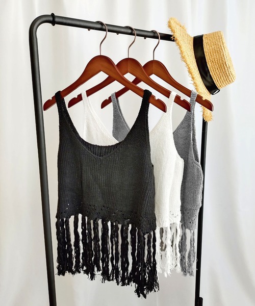 OSYAREVO（オシャレボ）の「フリンジ キャミソール ニット トップス ベスト レディース（ベスト・レディース・グレー/ブラック/ホワイト・ONESIZE）」の2枚目の写真