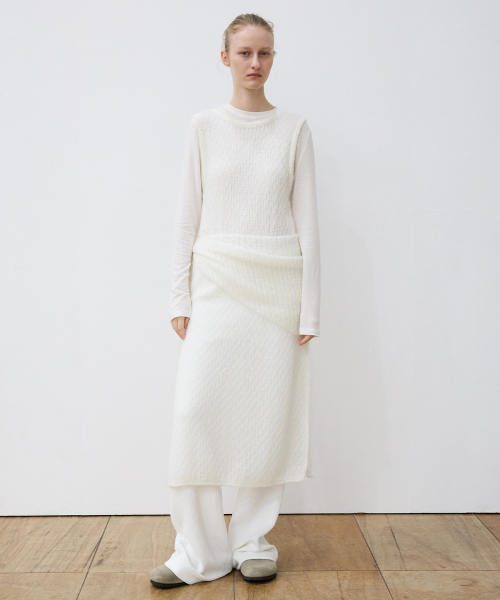 LEVAR（レバー）の「Crochet Eyelet Knit Dress - Cream（ワンピース・レディース・その他・F）」の2枚目の写真