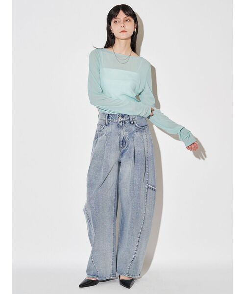 ELENDEEK（エレンディーク）の「パネルタックデニムワイドパンツ（デニムパンツ・レディース・ライトブルー/インディゴブルー・01/02）」の9枚目の写真