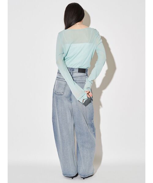 ELENDEEK（エレンディーク）の「パネルタックデニムワイドパンツ（デニムパンツ・レディース・ライトブルー/インディゴブルー・01/02）」の11枚目の写真