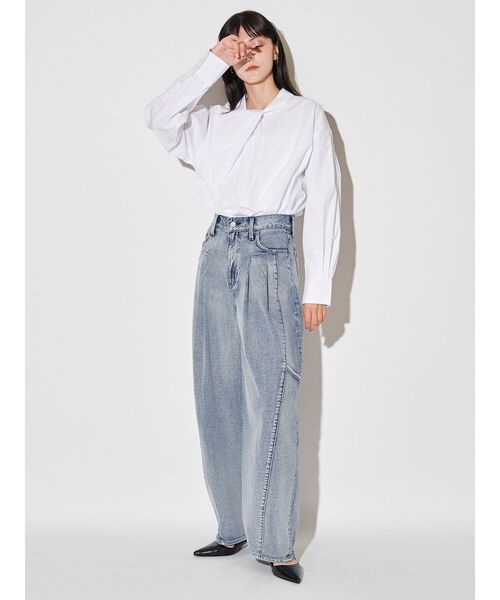 ELENDEEK（エレンディーク）の「パネルタックデニムワイドパンツ（デニムパンツ・レディース・ライトブルー/インディゴブルー・01/02）」の12枚目の写真