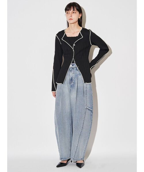 ELENDEEK（エレンディーク）の「パネルタックデニムワイドパンツ（デニムパンツ・レディース・ライトブルー/インディゴブルー・01/02）」の15枚目の写真