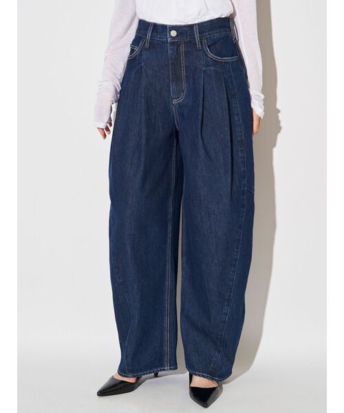 ELENDEEK（エレンディーク）の「パネルタックデニムワイドパンツ（デニムパンツ・レディース・ライトブルー/インディゴブルー・01/02）」の21枚目の写真