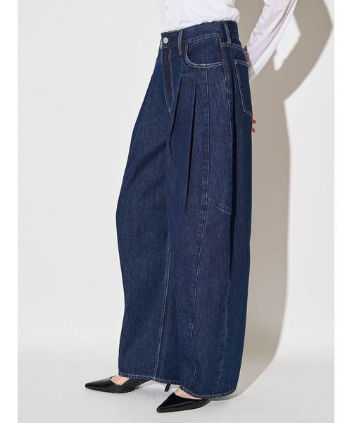 ELENDEEK（エレンディーク）の「パネルタックデニムワイドパンツ（デニムパンツ・レディース・ライトブルー/インディゴブルー・01/02）」の12枚目の写真