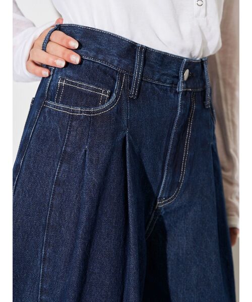 ELENDEEK（エレンディーク）の「パネルタックデニムワイドパンツ（デニムパンツ・レディース・ライトブルー/インディゴブルー・01/02）」の10枚目の写真