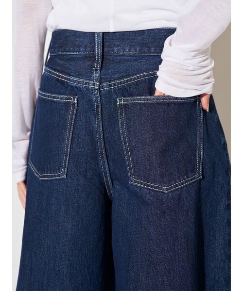 ELENDEEK（エレンディーク）の「パネルタックデニムワイドパンツ（デニムパンツ・レディース・ライトブルー/インディゴブルー・01/02）」の9枚目の写真