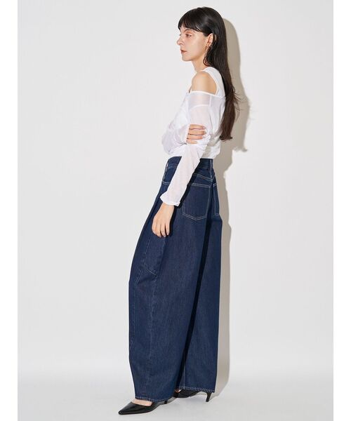 ELENDEEK（エレンディーク）の「パネルタックデニムワイドパンツ（デニムパンツ・レディース・ライトブルー/インディゴブルー・01/02）」の6枚目の写真