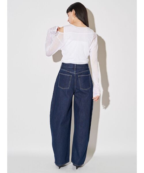 ELENDEEK（エレンディーク）の「パネルタックデニムワイドパンツ（デニムパンツ・レディース・ライトブルー/インディゴブルー・01/02）」の5枚目の写真