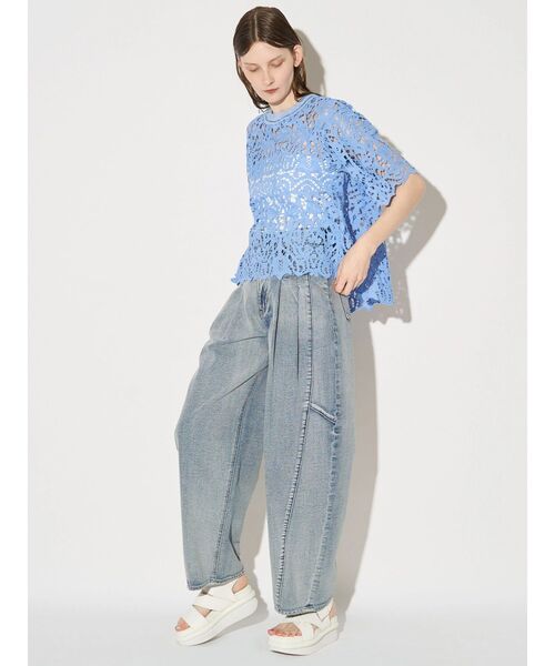 ELENDEEK（エレンディーク）の「パネルタックデニムワイドパンツ（デニムパンツ・レディース・ライトブルー/インディゴブルー・01/02）」の3枚目の写真