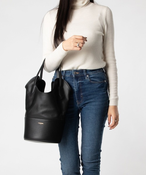 J&M Davidson(ジェイアンドエムデヴィッドソン)の「J&M DAVIDSON SMALL RAY BUCKET ジェイアンドエムデヴィッドソン スモールレイ バケット ショルダーバッグ(ショルダーバッグ・レディース・グレー系1/ブラック・FREE)」の1枚目の写真