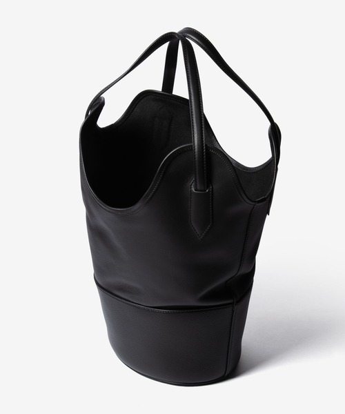 J&M Davidson(ジェイアンドエムデヴィッドソン)の「J&M DAVIDSON SMALL RAY BUCKET ジェイアンドエムデヴィッドソン スモールレイ バケット ショルダーバッグ(ショルダーバッグ・レディース・グレー系1/ブラック・FREE)」の13枚目の写真