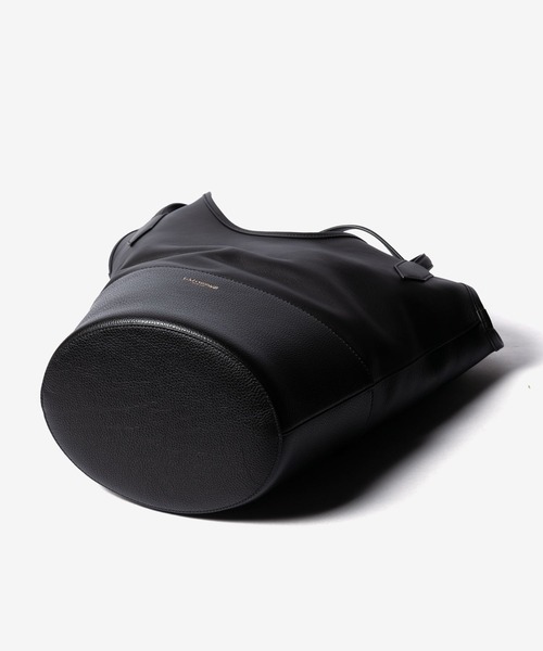 J&M Davidson(ジェイアンドエムデヴィッドソン)の「J&M DAVIDSON SMALL RAY BUCKET ジェイアンドエムデヴィッドソン スモールレイ バケット ショルダーバッグ(ショルダーバッグ・レディース・グレー系1/ブラック・FREE)」の15枚目の写真