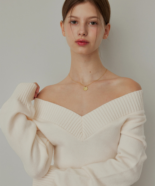 HYBERNAT（ハイバーナット）の「Versailles V-neck knit - IVORY（ニット/セーター・レディース・その他・FREE）」の4枚目の写真