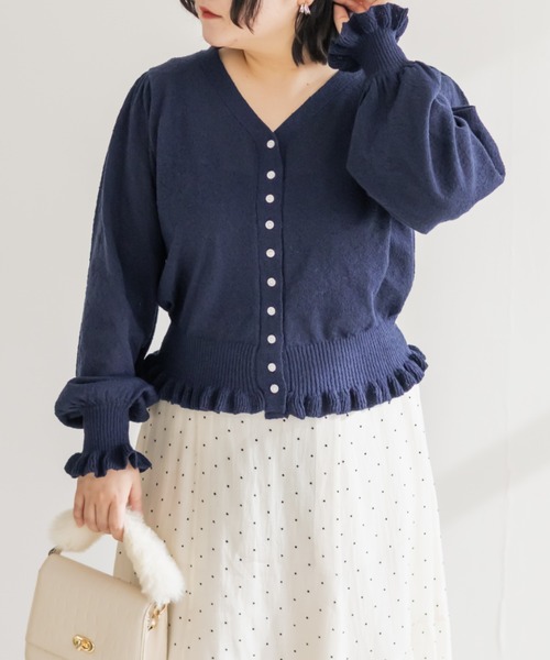 CLETTE(クレット)の「CLETTEオリジナルフリル使いVネックニットカーディガン(カーディガン/ボレロ・レディース・ネイビー/ピンク/グレイッシュベージュ・4L/3L/LL)」の3枚目の写真