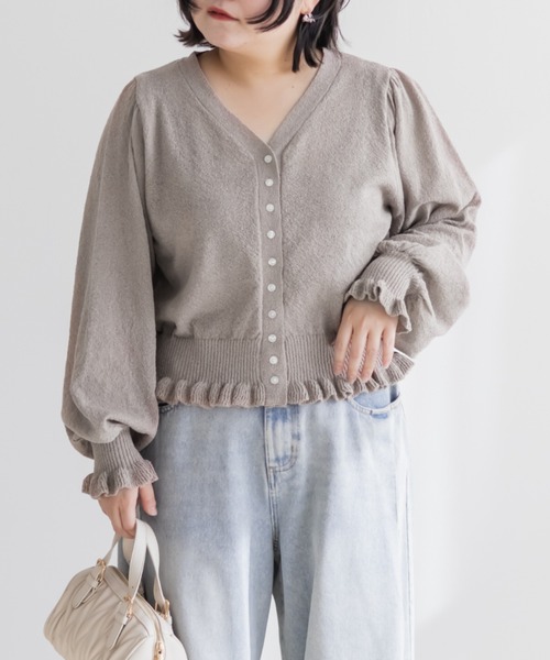 CLETTE(クレット)の「CLETTEオリジナルフリル使いVネックニットカーディガン(カーディガン/ボレロ・レディース・ネイビー/ピンク/グレイッシュベージュ・4L/3L/LL)」の2枚目の写真