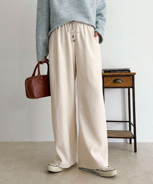 fredy emue（フレディエミュ）の「シルキーウォームセミワイドイージーパンツ（その他パンツ・レディース・チャコールグレー/ベージュ/オフホワイト/ブルー・36/38）」の2枚目の写真