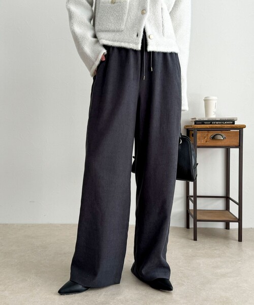 fredy emue（フレディエミュ）の「シルキーウォームセミワイドイージーパンツ（その他パンツ・レディース・チャコールグレー/ベージュ/オフホワイト/ブルー・36/38）」の3枚目の写真