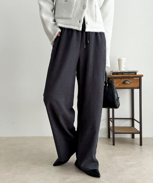 fredy emue（フレディエミュ）の「シルキーウォームセミワイドイージーパンツ（その他パンツ・レディース・チャコールグレー/ベージュ/オフホワイト/ブルー・36/38）」の10枚目の写真