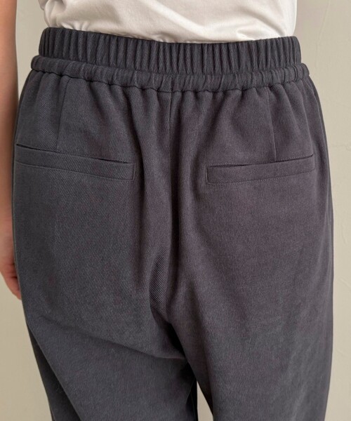 fredy emue（フレディエミュ）の「シルキーウォームセミワイドイージーパンツ（その他パンツ・レディース・チャコールグレー/ベージュ/オフホワイト/ブルー・36/38）」の16枚目の写真