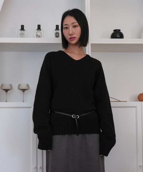 320SHOWROOM(320ショールーム)の「Raglan V-Neck Loose Fit Knit Pullover Black(ニット/セーター・レディース・ブラック・FREE)」の1枚目の写真