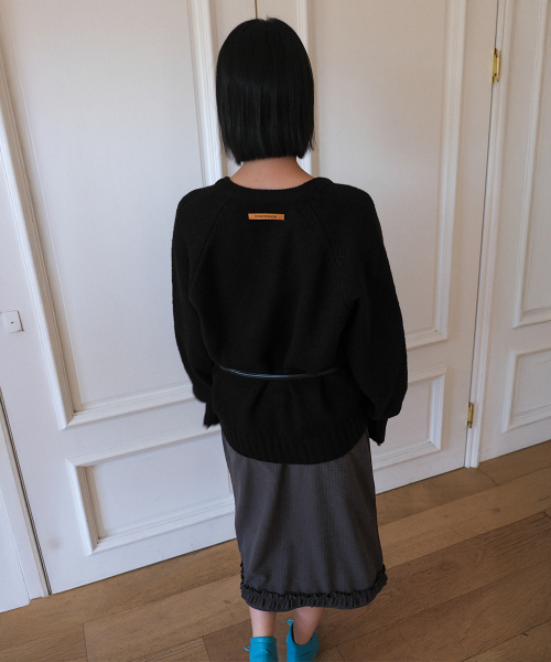 320SHOWROOM(320ショールーム)の「Raglan V-Neck Loose Fit Knit Pullover Black(ニット/セーター・レディース・ブラック・FREE)」の2枚目の写真