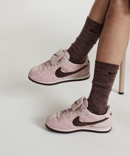 NIKE（ナイキ）の「ナイキ コルテッツ テキスタイル ウィメンズシューズ / Nike Cortez Textile Women's Shoes IQ3624-667 Silt Red（スニーカー・レディース・ピンク系その他2・26/25.5/22.5/22/25/24.5/24/23.5/23）」の12枚目の写真
