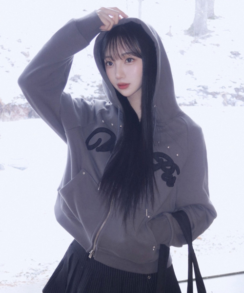 ILLIGO(イリゴ)の「チェックアプリケフードジップアップチャコール(パーカー・レディース・その他・S/M)」の1枚目の写真