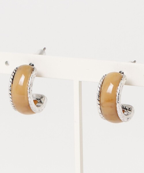 fredy emue（フレディエミュ）の「アンティーク風カラーCピアス（ピアス（両耳用）・レディース・ライトブルー/ライトグリーン/ブラウン/ベージュ・FREE）」の3枚目の写真