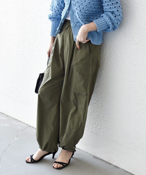 SHIPS any（シップス エニィ）の「【WEB限定】SHIPS any:〈洗濯機可能〉タイプライター イージー カーゴ パンツ（カーゴパンツ・レディース・オリーブ/ネイビー・40/38/36）」の2枚目の写真