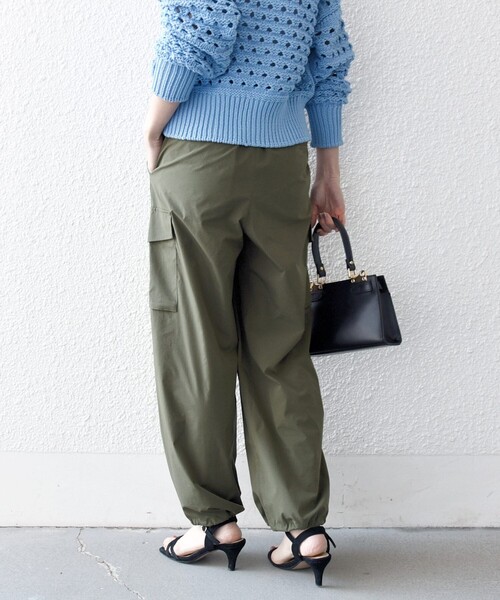 SHIPS any（シップス エニィ）の「【WEB限定】SHIPS any:〈洗濯機可能〉タイプライター イージー カーゴ パンツ（カーゴパンツ・レディース・オリーブ/ネイビー・40/38/36）」の8枚目の写真