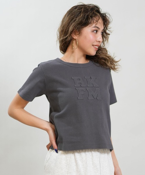 RIKKA FEMME(リッカファム)の「RIKKA FEMME/リッカファム 半袖 Tシャツ リブ フロント刺繍 RF6S-2104(Tシャツ/カットソー・レディース・ブラック/ホワイト・M/L/S/M)」の3枚目の写真