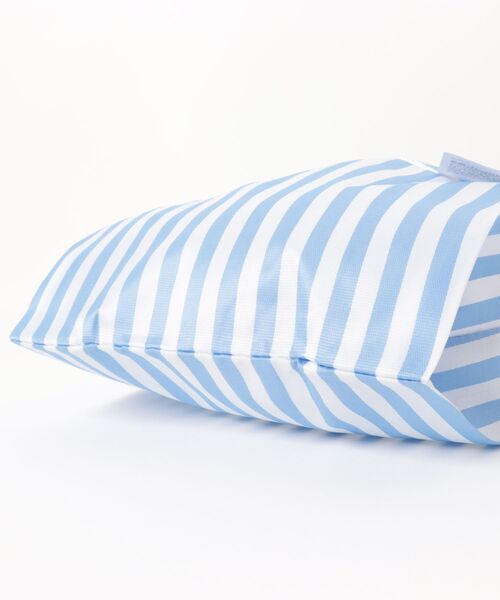 PUEBCO（プエブコ）の「SCHOOL TIE FABRIC SMALL BAG / Light BluexWhite（エコバッグ/サブバッグ・メンズ・ホワイト×ブルー・ONE SIZE）」の3枚目の写真