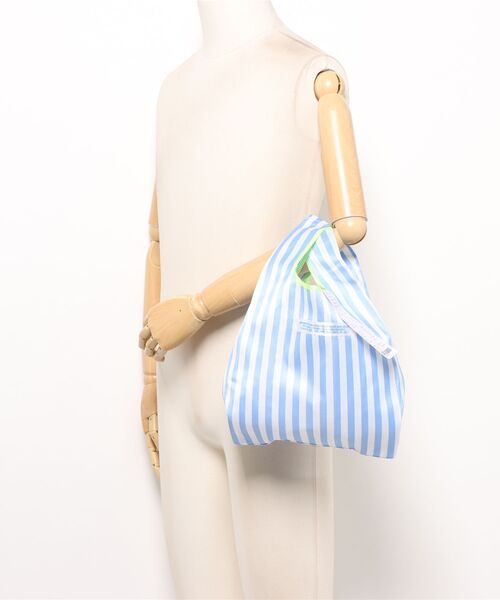 PUEBCO（プエブコ）の「SCHOOL TIE FABRIC SMALL BAG / Light BluexWhite（エコバッグ/サブバッグ・メンズ・ホワイト×ブルー・ONE SIZE）」の5枚目の写真
