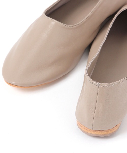 BABYLONE（バビロン）の「フラットレザーシューズ（パンプス・レディース・ブラック/ライトベージュ・24.5cm/24cm/23cm）」の14枚目の写真