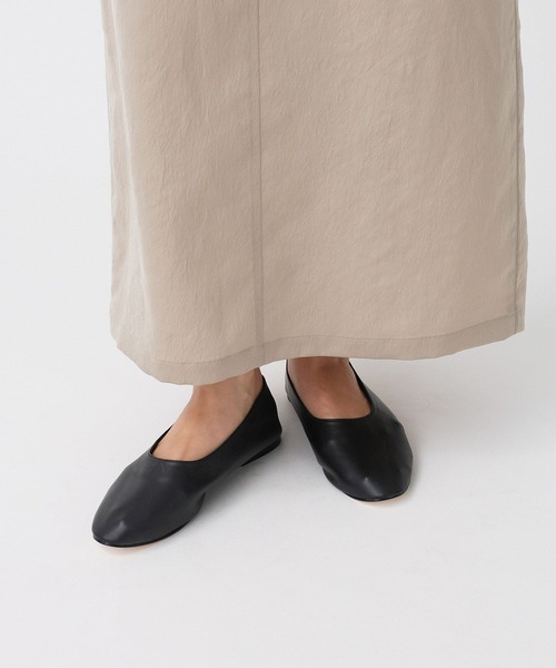 BABYLONE（バビロン）の「フラットレザーシューズ（パンプス・レディース・ブラック/ライトベージュ・24.5cm/24cm/23cm）」の3枚目の写真