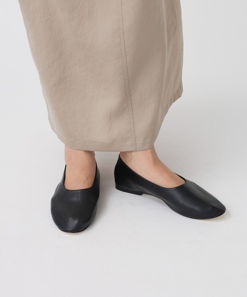 BABYLONE（バビロン）の「フラットレザーシューズ（パンプス・レディース・ブラック/ライトベージュ・24.5cm/24cm/23cm）」の4枚目の写真