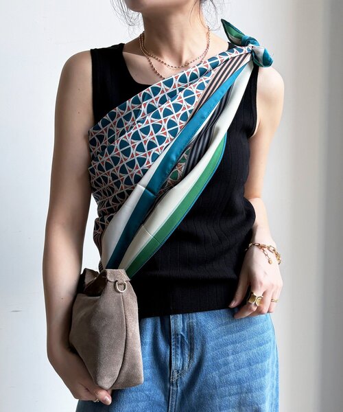 DouDou（ドゥドゥ）の「【WEB限定】リバーシブル幾何柄スカーフ（ストール/ショール・レディース・ブラウン/ブルー・FREE）」の2枚目の写真