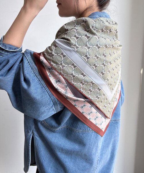 DouDou（ドゥドゥ）の「【WEB限定】リバーシブル幾何柄スカーフ（ストール/ショール・レディース・ブラウン/ブルー・FREE）」の6枚目の写真
