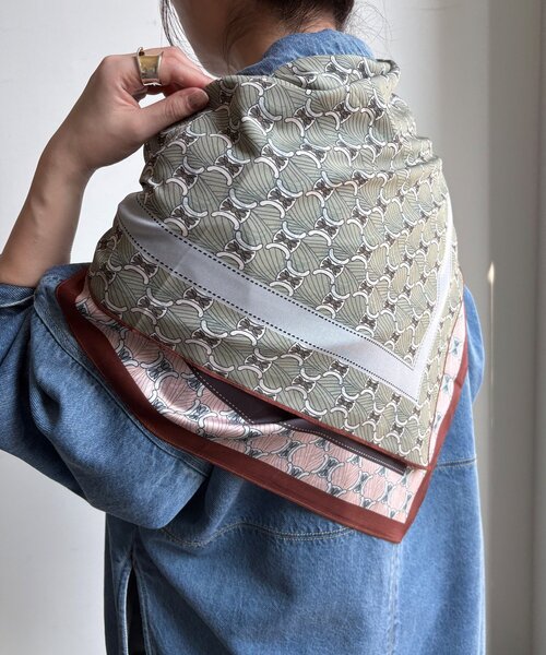 DouDou（ドゥドゥ）の「【WEB限定】リバーシブル幾何柄スカーフ（ストール/ショール・レディース・ブラウン/ブルー・FREE）」の7枚目の写真