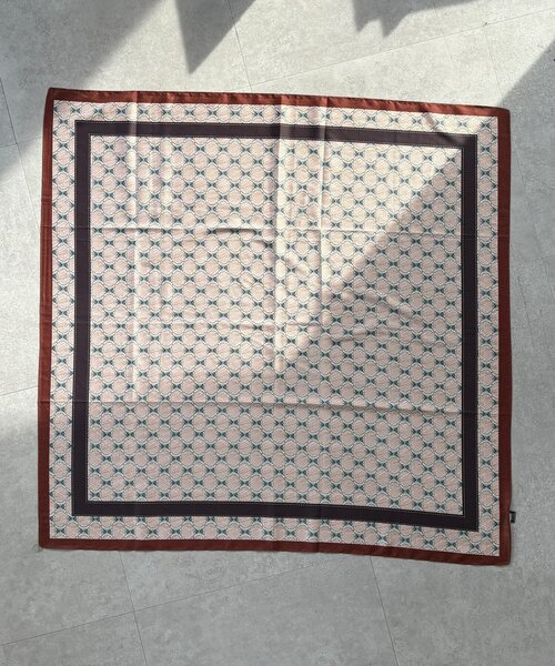 DouDou（ドゥドゥ）の「【WEB限定】リバーシブル幾何柄スカーフ（ストール/ショール・レディース・ブラウン/ブルー・FREE）」の11枚目の写真