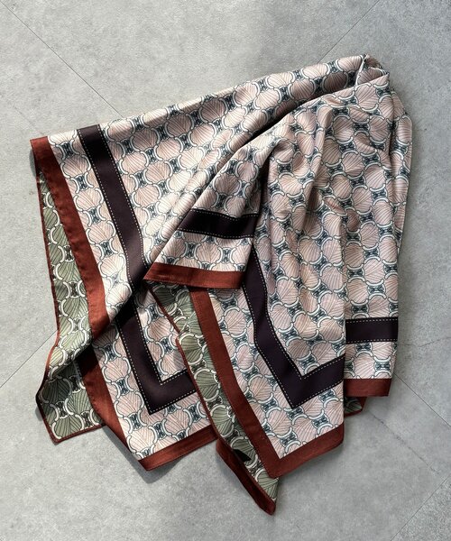 DouDou（ドゥドゥ）の「【WEB限定】リバーシブル幾何柄スカーフ（ストール/ショール・レディース・ブラウン/ブルー・FREE）」の12枚目の写真