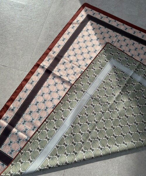 DouDou（ドゥドゥ）の「【WEB限定】リバーシブル幾何柄スカーフ（ストール/ショール・レディース・ブラウン/ブルー・FREE）」の13枚目の写真