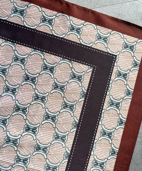 DouDou（ドゥドゥ）の「【WEB限定】リバーシブル幾何柄スカーフ（ストール/ショール・レディース・ブラウン/ブルー・FREE）」の14枚目の写真